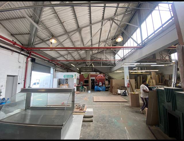 900M² WAREHOUSE TO LET IN PAARDEN EILAND
